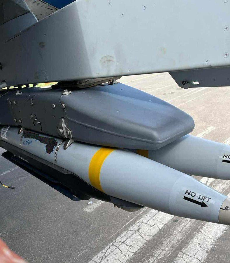 Vào tháng 5/2024, các báo cáo xác nhận rằng, Không quân Ukraine đã cải tiến máy bay chiến đấu thời Liên Xô cũ để triển khai bom GBU-39, cho thấy nỗ lực của Ukraine nhằm tăng cường khả năng tấn công trong bối cảnh xung đột đang diễn ra.