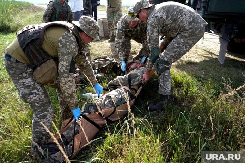 Sự khốc liệt của các trận chiến tại khu vực Kursk có thể thấy rõ qua dữ liệu do Bộ Quốc phòng Nga công bố. Chỉ trong vòng 24 giờ, Quân đội Nga đã tiêu diệt 400 binh sĩ Ukraine. Ảnh: Ura.ru.