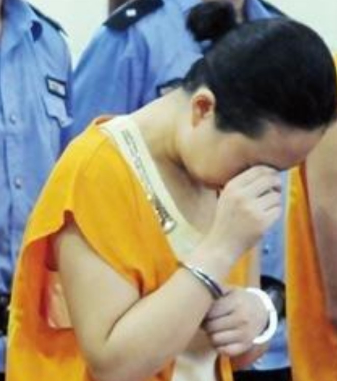 Cuối cùng, tòa án đã kết án Lý Tiểu Muội ba năm tù nhưng cho hưởng án treo với lý do cô bị bạo hành nặng nề và hành vi của cô xuất phát từ sự tự vệ trong tình trạng tinh thần bị kích động mạnh. Hàng xóm cũng không hề thương xót Lý Đại Cường, họ thông cảm và thường xuyên đến nhà động viên, an ủi Lý Tiểu Muội và gia đình, con cái cô, mong Lý Tiểu Muội sớm vượt qua cơn ác mộng cuộc đời.