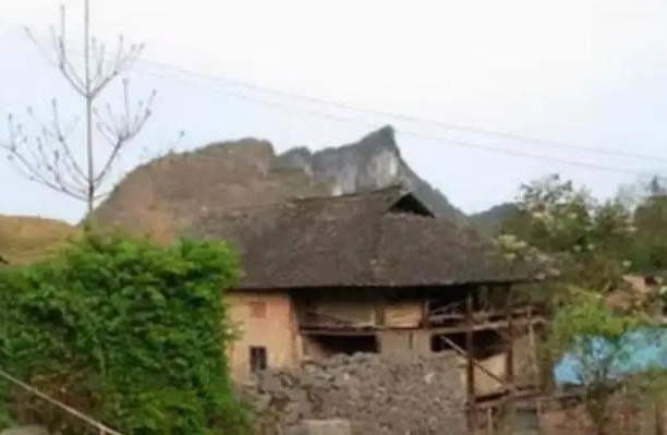 Trung Quốc là một quốc gia có lịch sử lâu đời với những kho tàng văn hóa đồ sộ nhưng cũng tồn tại những hủ tục, tư tưởng không còn phù hợp với thời đại. Mặc dù đất nước này đã nỗ lực loại bỏ những tập tục lạc hậu, tuy nhiên vẫn còn tồn tại một số hủ tục khó xóa bỏ hoàn toàn, điển hình là tư tưởng trọng nam khinh nữ. Câu chuyện đau lòng của Triệu Khánh Hương, một nữ tiến sĩ tài năng bị chính cha ruột sát hại, đã phơi bày hiện thực tàn khốc của tư tưởng này. (Ảnh Sohu)