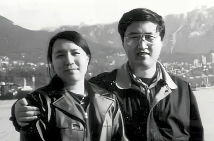 Sau khi hoàn thành chương trình tiến sĩ và có công việc ổn định tại Mỹ, Khánh Hương và chồng quyết định về quê ăn Tết. Tưởng chừng đây sẽ là một cuộc đoàn tụ hạnh phúc, nhưng bi kịch đã ập đến.