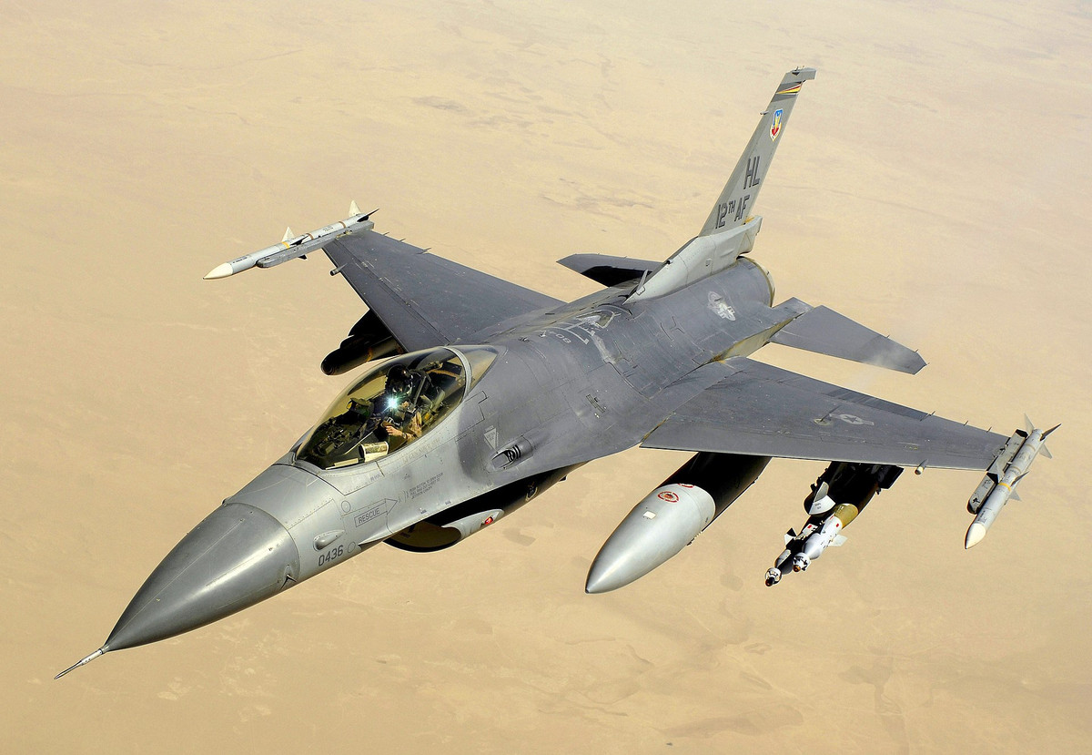 F-16 đang phải đối mặt với những thách thức to lớn trong một thế giới mới, nơi mà các công nghệ phòng không và hệ thống vũ khí đã tiến xa so với thời kỳ mà nó được thiết kế. Ngay cả khi các phiên bản F-16 Block 40 và 50 hiện đang trải qua các nâng cấp lớn với 22 cải tiến khác nhau nhằm kéo dài tuổi thọ từ 8.000 lên 12.000 giờ bay, nhưng những cải tiến này cũng chỉ có thể kéo dài sự phục vụ của F-16 thêm một thời gian.