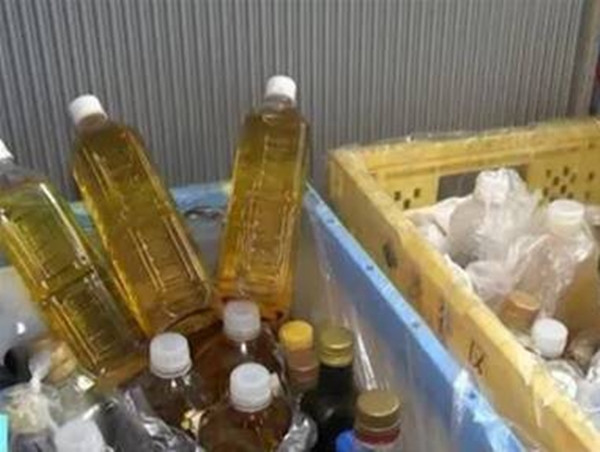 Sự việc này một lần nữa khiến dư luận bức xúc và khiến các nhà quản lý cần xem xét lại việc kiểm tra, giám sát các hoạt động của nhân viên, đặc biệt là trong các lĩnh vực liên quan trực tiếp đến sức khỏe người tiêu dùng.