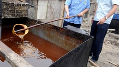 Kết quả điều tra cho thấy đây là hành động riêng lẻ của nhân viên và không liên quan đến quy trình chế biến thực phẩm của nhà hàng. Tuy nhiên, để làm rõ mọi khía cạnh của sự việc, nhà hàng đã quyết định ngừng hoạt động cho đến khi vụ việc được làm sáng tỏ. Các cơ quan chức năng cũng yêu cầu điều tra sâu hơn để xác minh hành vi và có biện pháp xử lý nếu cần thiết.