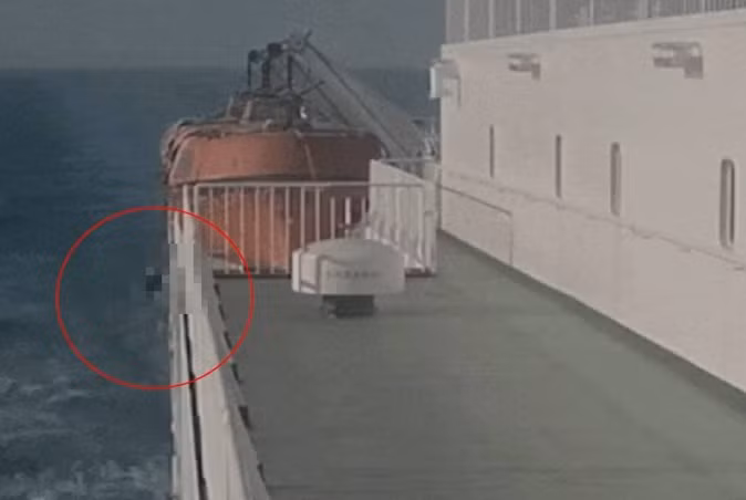 Theo điều tra của cơ quan chức năng, Lý và Tiểu Hoàn kết hôn trong hoàn cảnh khá riêng tư. Gia đình Tiểu Hoàn hoàn toàn không hay biết về cuộc hôn nhân này, một chi tiết đáng ngờ ngay từ đầu.