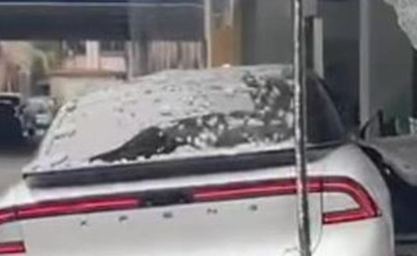 Vụ việc này không chỉ gây ra thiệt hại về tài sản mà còn gióng lên hồi chuông cảnh tỉnh về việc tuân thủ quy định an toàn giao thông, đặc biệt là khi tham gia lái thử xe.