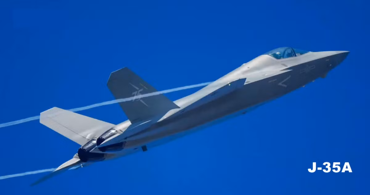 J-35, vẫn đang trong giai đoạn phát triển, là nỗ lực lớn của Trung Quốc nhằm phá vỡ thế độc tôn của phương Tây trên thị trường máy bay chiến đấu cao cấp. Với thiết kế hai động cơ mạnh mẽ, J-35 được kỳ vọng sẽ vượt trội về lực đẩy và khả năng dự phòng so với cấu hình một động cơ của F-35.