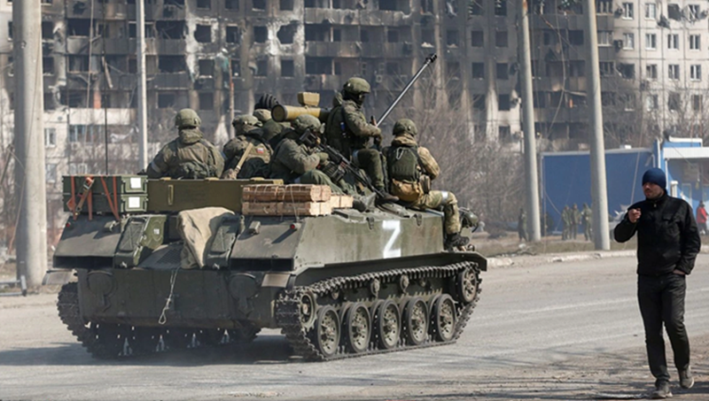 Cuối cùng, nhóm tấn công quân Ukraine tiến vào làng Darino đã bị lính dù Nga phối hợp với pháo binh đánh bại và khu vực này vẫn nằm trong tay Quân đội Nga. Quân đội Ukraine buộc phải rút về phía nam của ngôi làng này. Ảnh minh họa: Sky News.