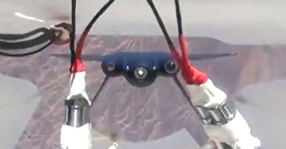 Đặc biệt, việc không có cửa hút khí cho thấy máy bay này sử dụng động cơ tên lửa thay vì động cơ phản lực scramjet - phương pháp phổ biến cho các nền tảng thử nghiệm siêu thanh giai đoạn đầu.