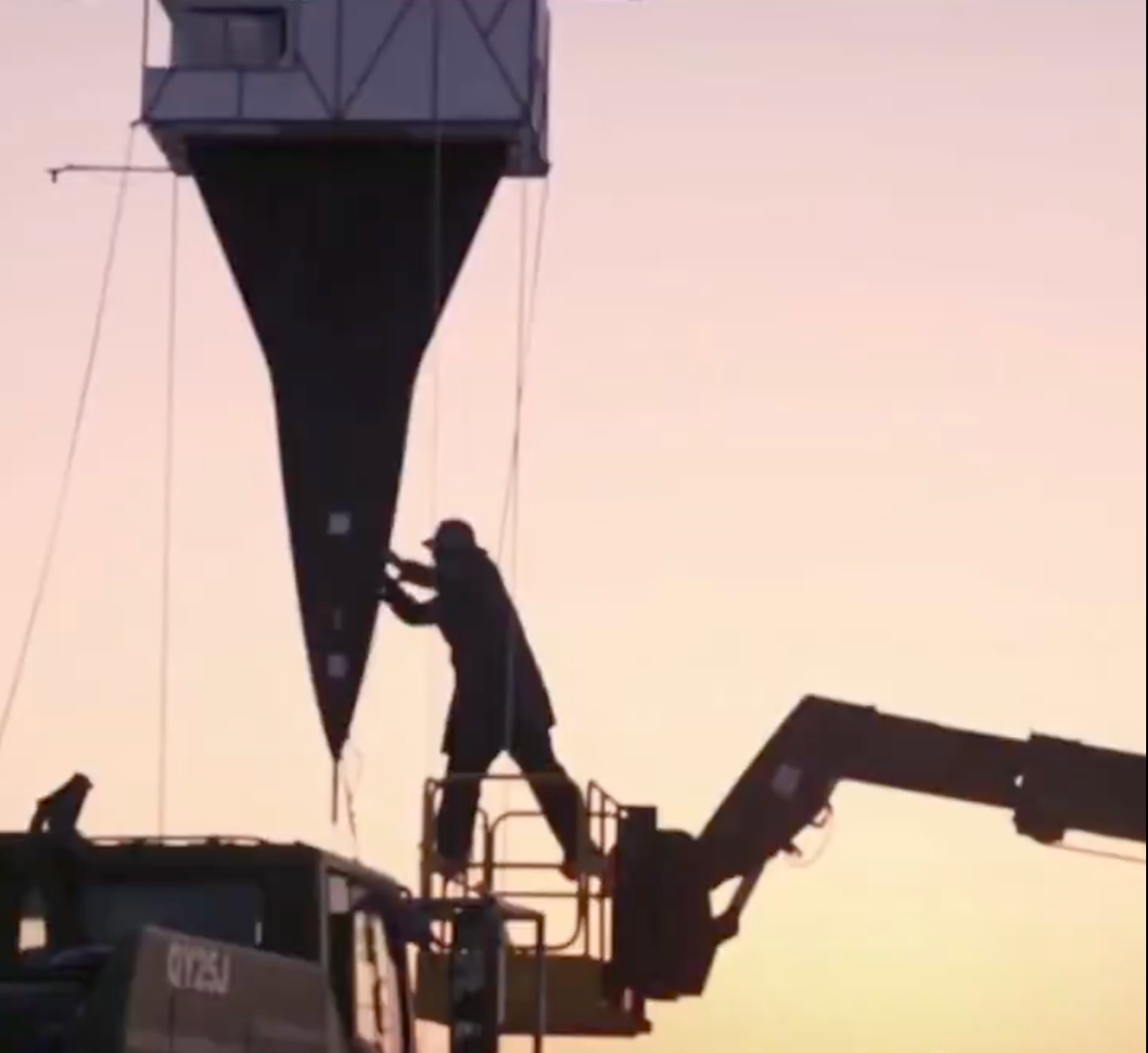 MD-19 không chỉ là một cột mốc trong công nghệ siêu thanh mà còn là biểu tượng cho sự tiến bộ vượt bậc của Trung Quốc trong ngành hàng không quân sự. Khả năng hạ cánh ngang và tái sử dụng của nó sẽ là yếu tố thay đổi cục diện trong các chiến dịch quân sự đa miền tốc độ cao trong tương lai. (Nguồn ảnh: Sino Defence Forum, Bulgarian Military, X, The War Zone).