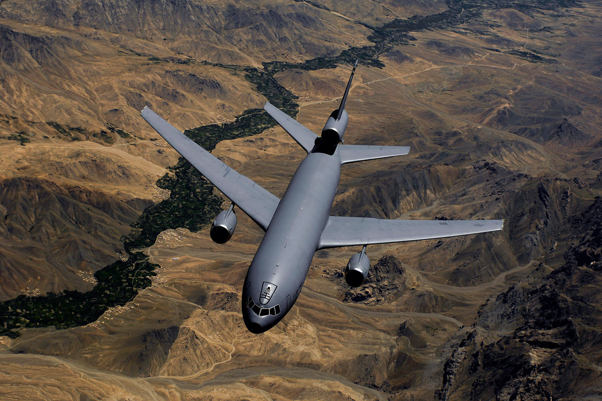 Ngoài ra, nó đã được sử dụng rộng rãi trong các sứ mệnh nhân đạo và đã cung cấp phản ứng nhanh đối với các thảm họa tự nhiên bao gồm bão và động đất. Ảnh: Military.com.