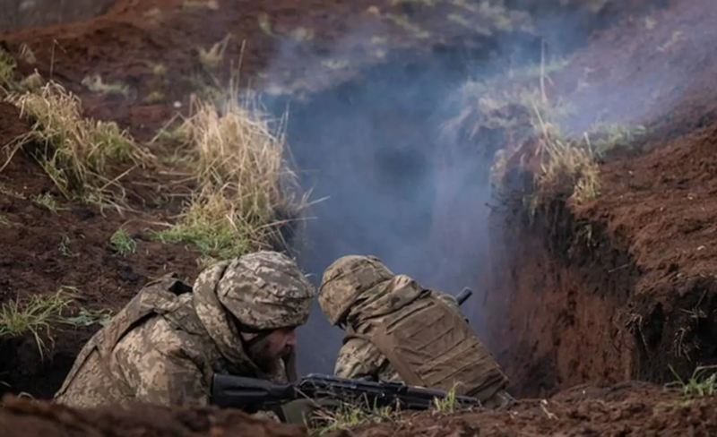 Quân Ukraine thường xuyên tổ chức các cuộc phản công quy mô cấp tiểu đoàn từ khu vực Belsika về phía Shevchenko. Tuy nhiên, mọi cuộc phản công đều thất bại, và sau khi bổ sung lực lượng, họ lại tiếp tục phản công mà không quan tâm đến tổn thất. Ảnh: Bộ Tổng tham mưu Quân đội Ukraine.