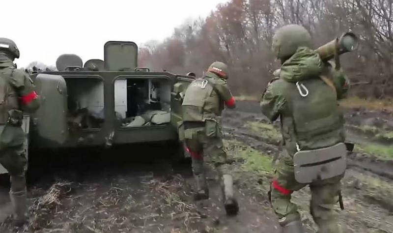 Tiếp theo, quân Nga có thể sẽ cắt đứt toàn bộ hậu cần của hai thành phố này, tiến hành các cuộc tấn công ngắn nhưng mạnh mẽ và cuối cùng buộc Quân đội Ukraine phải rút khỏi cả hai khu vực. Tuy nhiên, để đạt được mục tiêu này, quân Nga có thể cần thêm vài tháng. Ảnh: Topwar.