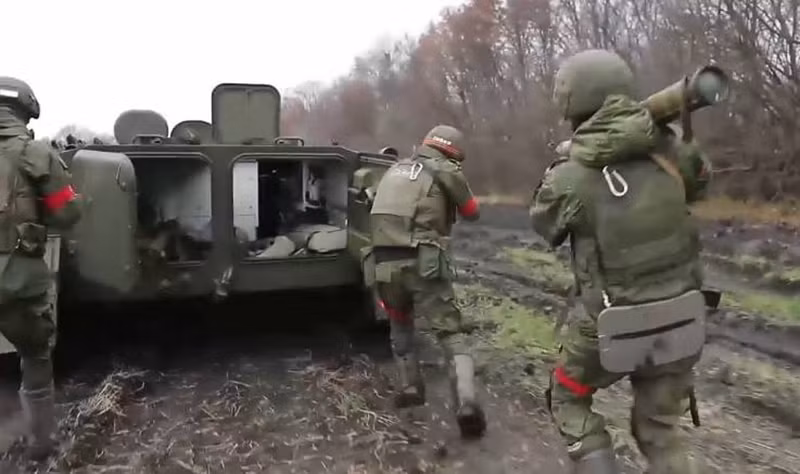 Tiếp theo, quân Nga có thể sẽ cắt đứt toàn bộ hậu cần của hai thành phố này, tiến hành các cuộc tấn công ngắn nhưng mạnh mẽ và cuối cùng buộc Quân đội Ukraine phải rút khỏi cả hai khu vực. Tuy nhiên, để đạt được mục tiêu này, quân Nga có thể cần thêm vài tháng. Ảnh: Topwar.