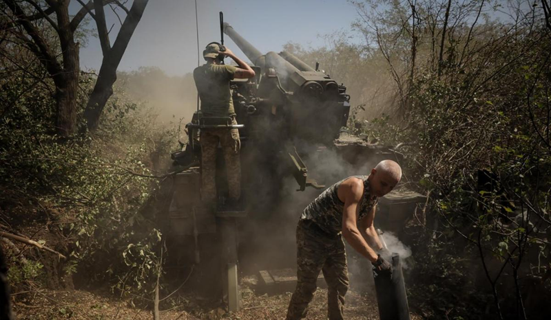 Tuyến phòng thủ cuối cùng của Quân đội Ukraine ở phía nam thành phố, ngoài khu vực Belsika, hầu hết các vị trí khác hoặc đã bị quân Nga xâm nhập, hoặc hoàn toàn bị chiếm đóng. Trong đó, Dachinske đã bị quân Nga chiếm hoàn toàn, và hiện tại quân Nga đang tiến công từ đây về hai hướng: Zelenivka và Lisivka. Ảnh: Getty Images.