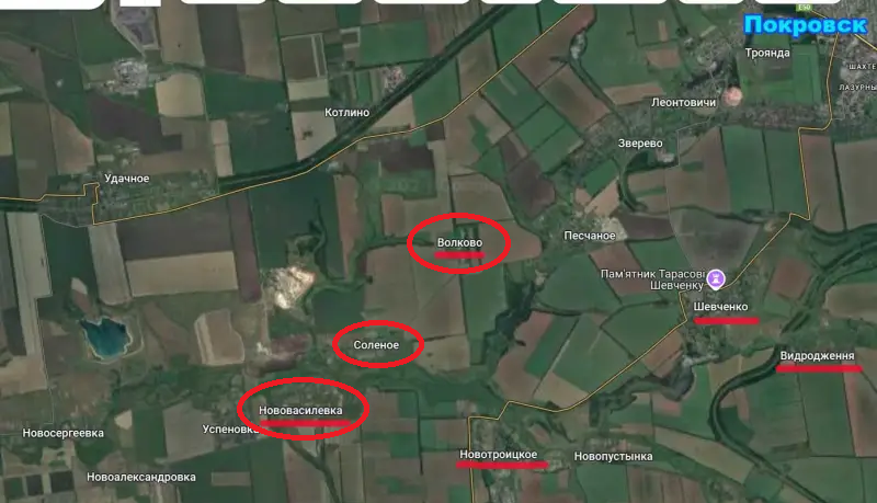 Tại làng Volkovo, lực lượng dự bị của Quân đội Ukraine dưới sự hỗ trợ của xe tăng đã giành lại quyền kiểm soát ngôi làng, trong khi Quân đội Nga đã thiết lập các vị trí phòng thủ ở phía nam của làng. Đồng thời, Quân đội Nga cũng đang tấn công các làng khác ở phía tây, như Novovasylivka và Solone. Trong đó, làng Novovasylivka đã bị quân Nga chiếm, và các trận chiến ác liệt đang diễn ra bên trong làng. Ảnh: Topwar.