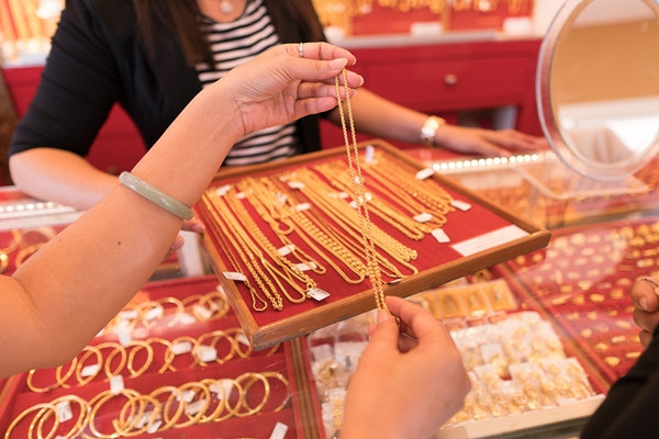 Công an địa phương cho biết, họ đã theo dõi và phát hiện ra Vương đã trở về quê nhà nên đã lập tức đến bắt giữ. Tuy nhiên, khi đến nơi, họ phát hiện ra người đàn ông này đang tổ chức đám cưới, vì vậy họ đã chờ đến khi đám cưới kết thúc mới bắt anh ta.