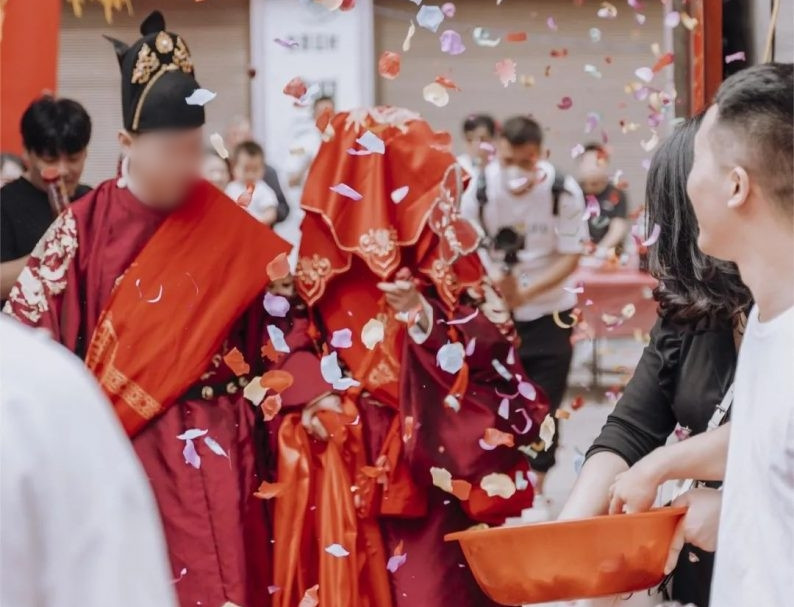 Khi vụ việc được đưa ra xét xử, tòa đã tuyên án Vương 11 tháng tù giam về tội danh buôn bán, vận chuyển trái phép chất ma túy và 5 tháng tù giam về tội rửa tiền, và phạt tiền 12.000 nhân dân tệ (tương đương 42 triệu đồng).