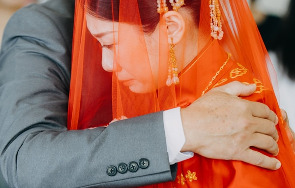 Câu chuyện chú rể bị bắt giữ ngay trong ngày cưới không chỉ là một bài học đắt giá cho cá nhân anh Vương mà còn là lời cảnh tỉnh cho những ai đang gặp khó khăn về tài chính, hãy tìm đến những con đường hợp pháp và đúng đắn để giải quyết vấn đề.