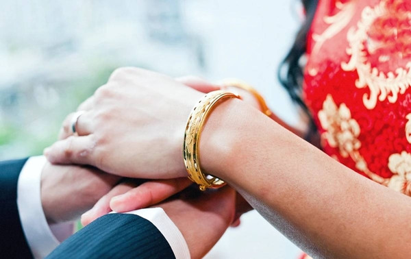 Sau khi bị bắt, Vương thừa nhận đã mua 10 hạt giống cần sa qua mạng internet vào cuối năm 2023. Với mong muốn có một khoản tiền nhanh chóng để trang trải chi phí đám cưới, anh đã trồng chúng trong căn hộ thuê của mình.