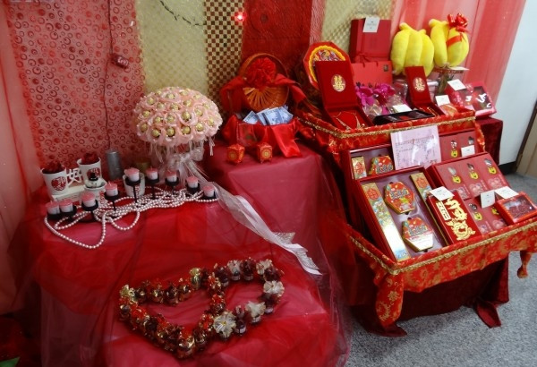 Điều tra ban đầu cho thấy anh Vương không phải là gương mặt xa lạ với cơ quan hành pháp địa phương. Trước đây, Vương từng bị kết án 3 năm tù giam vì tội danh tương tự. Thế nhưng, dường như bài học đắt giá đó vẫn chưa đủ để răn đe anh. Chỉ vài năm sau khi mãn hạn tù, Vương lại tiếp tục sa vào con đường phạm tội, động cơ được cho là do áp lực kinh tế khi chuẩn bị cho hôn lễ.