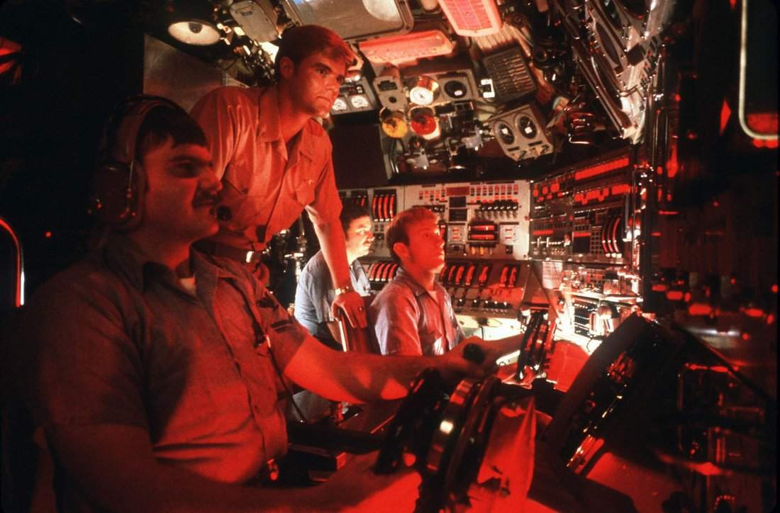 Ban đầu tàu ngầm 688i sử dụng hệ thống AN/BSY-1 SUBACS, sau đó nâng cấp lên AN/BQQ-10, mang lại khả năng chiến đấu tối ưu trong mọi điều kiện.