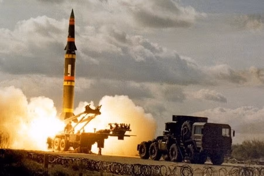 So sánh với Iskander-M của Nga thì thậm chí ra đời trước hơn 30 năm nhưng Pershing II vẫn tỏ ra nổi trội ở hầu hết mọi công nghệ áp dụng cũng như tính năng kỹ chiến thuật cơ bản.