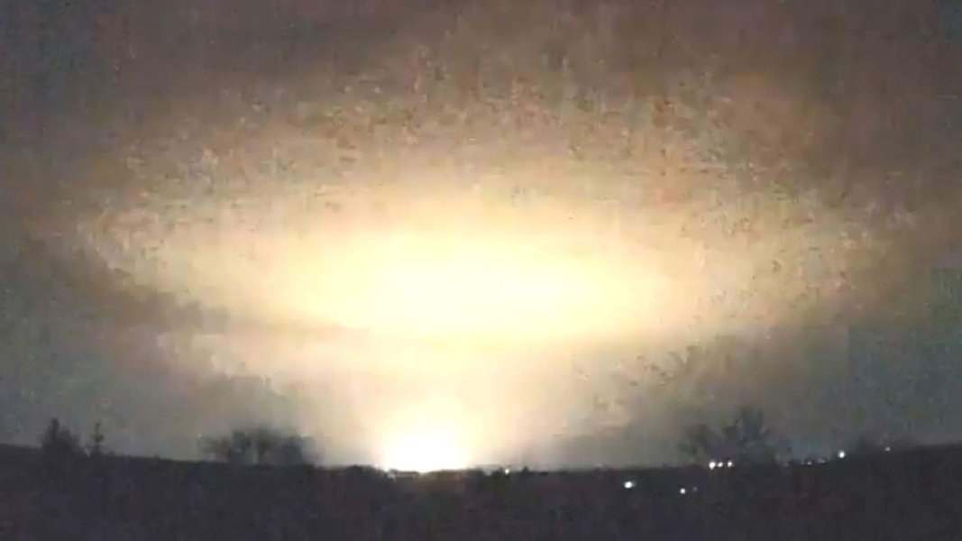 Trong vụ tấn công vừa qua, Nga đã loại bỏ đầu đạn hạt nhân trang bị cho tên lửa Oreshnik để thay bằng đầu đạn thông thường nhằm gửi thông điệp cứng rắn tới các nước phương Tây.