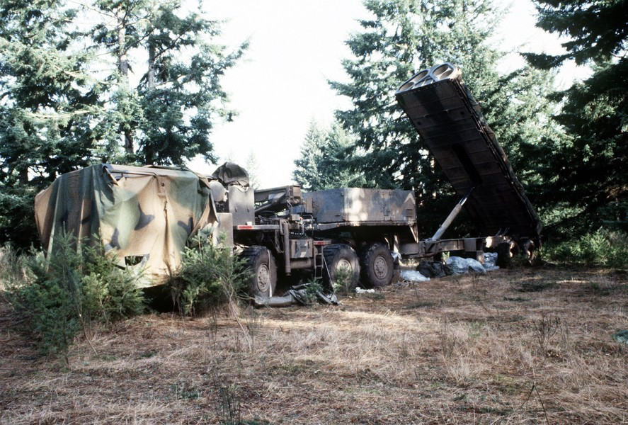 BGM-109G Gryphon được lắp đầu đạn hạt nhân đơn khối W84 vốn dựa trên bom hạt nhân B61, đương lượng nổ lên tới 150 kT, nó sử dụng động cơ đẩy nhiên liệu rắn F107-WR-400, cho tốc độ cận âm 880 km/h và phạm vi tác chiến 2.500 km.