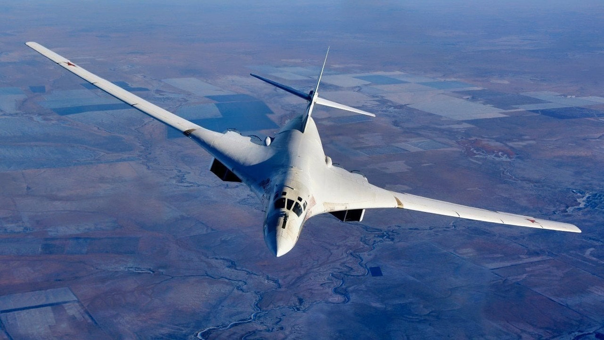 Đối với một quốc gia như Ấn Độ, nơi đang tìm cách thể hiện sức mạnh trên khắp khu vực Ấn Độ Dương - Thái Bình Dương rộng lớn, Tu-160M được xem là một tài sản vô giá. Hệ thống tên lửa hạt nhân của máy bay sẽ củng cố bộ ba hạt nhân hiện có của Ấn Độ. Ảnh: The National Interest.