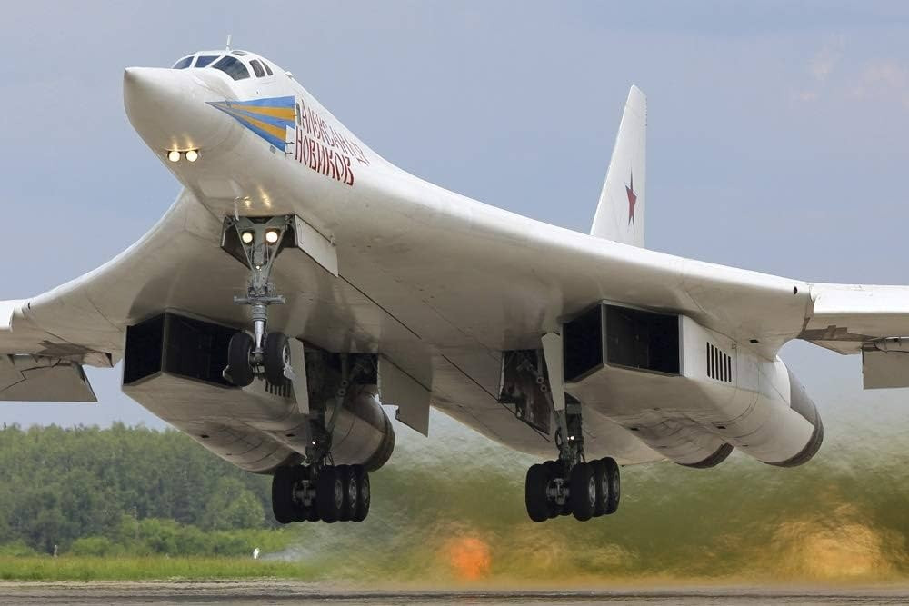 Việc Ấn Độ có thể mua Tu-160M đặt ra một loạt các cơ hội và thách thức phức tạp. Ấn Độ sẽ cần cân nhắc nhiều yếu tố khác nhau bao gồm chi phí, cơ sở hạ tầng, đào tạo và tác động địa chính trị trước khi đưa ra bất kỳ quyết định cuối cùng nào.