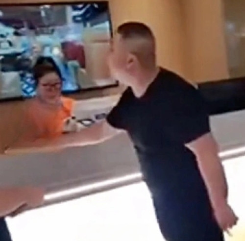 An qua nhieu, nam thuc khach bi duoi khoi nha hang buffet