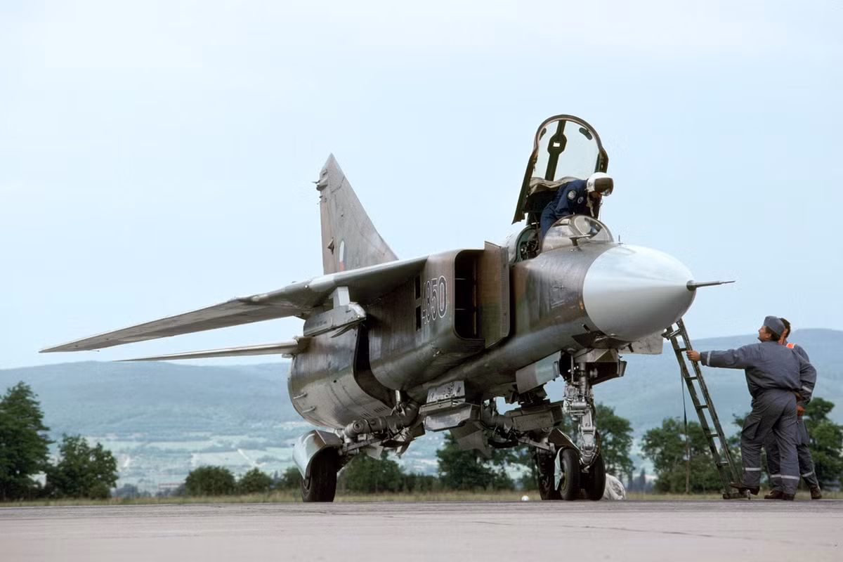 Đặc biệt, MiG-23 được sản xuất với chi phí tương đối thấp, biến nó trở thành một lựa chọn "kinh tế" cho nhiều quốc gia đồng minh của Liên Xô. Đến cuối Chiến tranh Lạnh, hơn 5.000 chiếc MiG-23 đã được chế tạo, bao gồm cả phiên bản xuất khẩu với tính năng giảm bớt để tránh bị sao chép công nghệ. Những biến thể này chủ yếu được cung cấp cho các nước đồng minh nhỏ, nhằm tăng cường mối quan hệ chiến lược của Liên Xô trong khu vực.