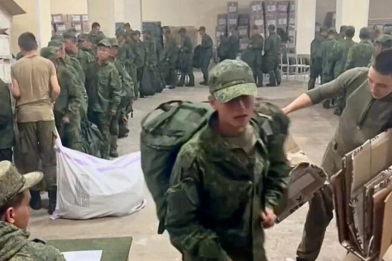 Trên thực tế, mặc dù Nga và Triều Tiên không công khai thừa nhận, nhưng Triều Tiên đã hỗ trợ Nga một lượng lớn đạn dược và tên lửa để duy trì cỗ máy chiến tranh của Nga. Đặc biệt, gần đây Triều Tiên còn cử 12.000 binh sĩ đến Nga để tham gia chiến đấu. Ảnh: Trung tâm An ninh và Liên lạc chiến lược Ukraine.