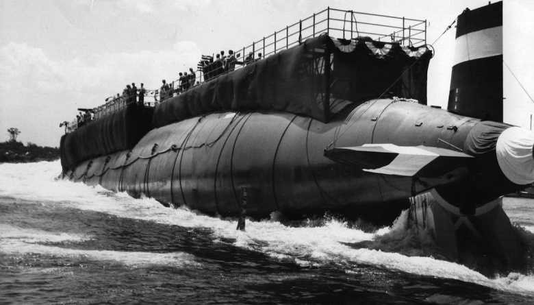 USS Thresher được kỳ vọng sẽ là biểu tượng của sức mạnh Hải quân Mỹ. Với thân tàu hình xì gà và hệ thống sonar BQQ-2 tiên tiến nhất thời bấy giờ, Thresher là tàu ngầm đầu tiên kết hợp khả năng tấn công và săn lùng diệt ngầm.