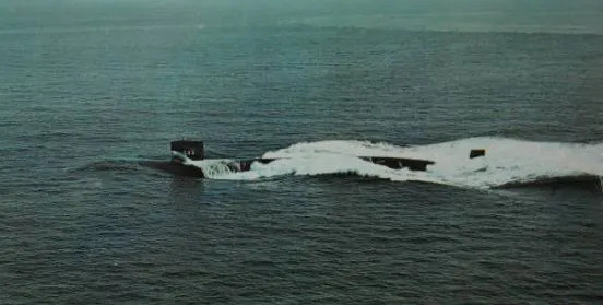 Tuy nhiên, trong lần lặn thứ hai, Skylark chỉ nhận được một thông điệp nhiễu từ Thresher mô tả "khó khăn nhỏ... đang cố gắng nổi lên...", nhưng Thresher không bao giờ trở lại mặt nước.