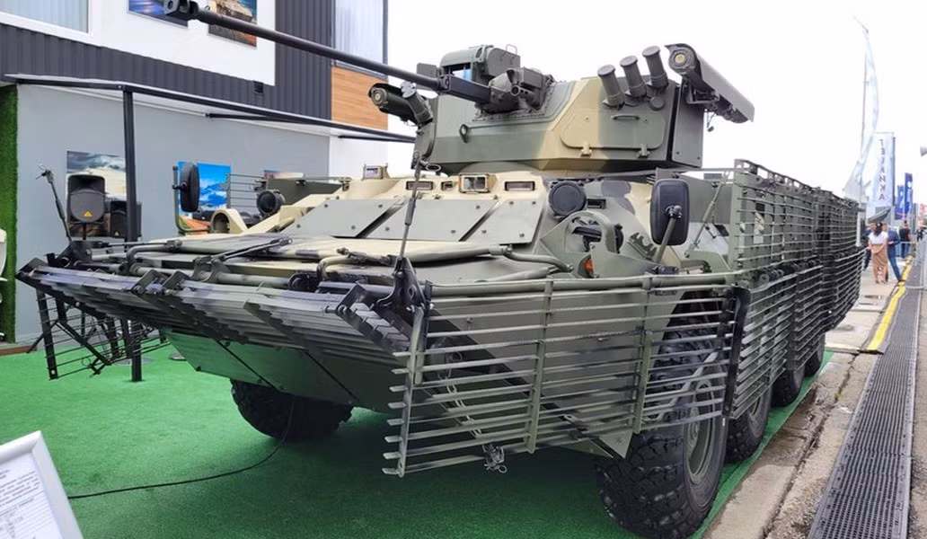 Hiện tại đối với Quân đội Nga, xe bọc thép chở quân bánh lốp BTR-82A sau khi được nâng cấp giáp và đặc biệt là hỏa lực thông qua tên lửa chống tăng đã trở thành xe chiến đấu bộ binh thực thụ.