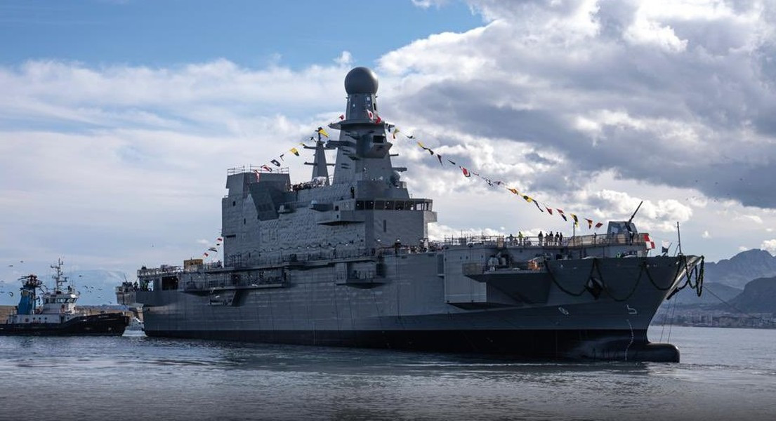 Theo giới quan sát, nếu bỏ qua chức năng phòng không thì với thiết kế boong rộng cho phép tiếp nhận cùng lúc nhiều máy bay lên thẳng, con tàu này có lẽ chính là tàu sân bay trực thăng nhỏ nhất thế giới.