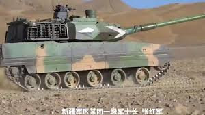 Pháo 105 mm của Type 15 tương thích với đạn NATO, có khả năng xuyên giáp 500 mm ở 2000 m và phóng tên lửa chống tăng tầm xa 5 km. Hệ thống tích hợp hiện đại giúp tăng hiệu quả chiến đấu. Ảnh: China-Arms.