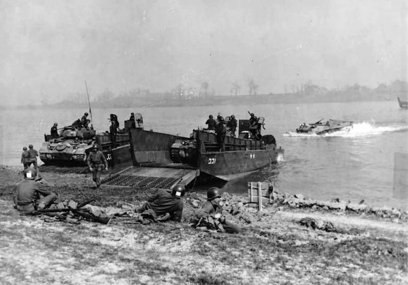 Đầu những năm 1950, Hải quân Trung Quốc quyết định thành lập các đơn vị thực hiện chiến dịch đổ bộ, sử dụng thuyền đổ bộ LCM-3 và LCM-6. Việc trang bị phương tiện lưỡng cư cho lực lượng Thủy quân lục chiến cũng được ưu tiên. Ảnh: Topwar.