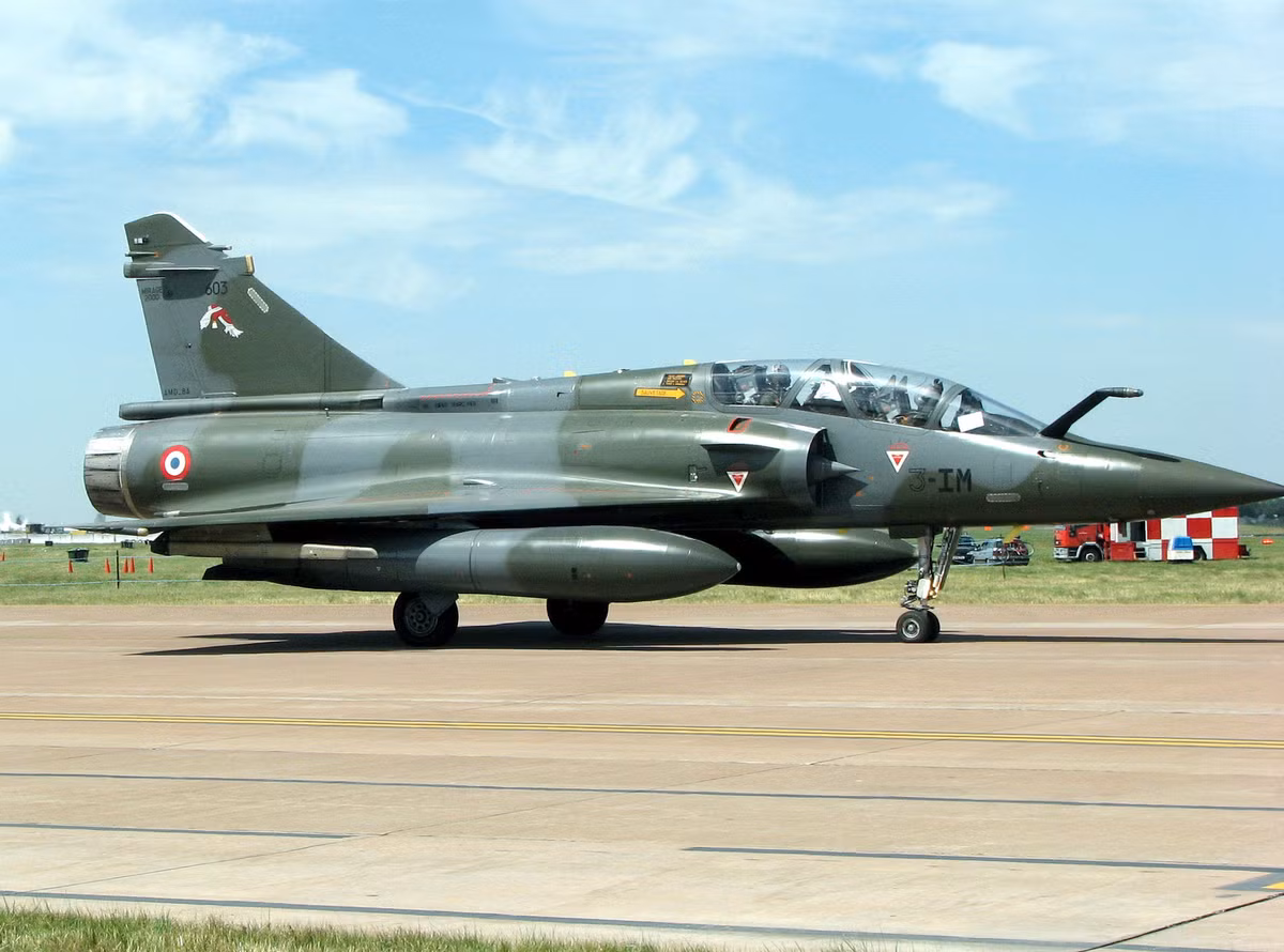 Khả năng phối hợp giữa Mirage 2000-5 với MiG-29 và Su-27 là yếu tố quan trọng, đặc biệt trong tác chiến liên hợp. Không quân Ấn Độ đã thành công trong việc tích hợp các máy bay phương Tây và Nga trong các chiến dịch chung, tận dụng thế mạnh của từng loại máy bay.