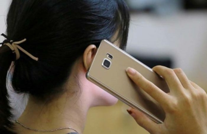 Trong thời gian vẫn còn là chồng của cô Trương thứ nhất, Lưu đã "bắt cá hai tay" và qua lại với một người phụ nữ khác cũng tên Trương (gọi là cô Trương thứ hai). Anh ta tự nhận mình là cổ đông của một công ty cho thuê xe và một quán bar để dễ dàng chiếm được lòng tin của cô gái này. Đến khi cảm thấy "con mồi" đã sập bẫy, Lưu ly hôn với cô Trương thứ nhất và ngay lập tức kết hôn với cô Trương thứ hai. Sau đó, anh ta lại dùng nhiều lý do khác nhau để vòi tiền cô này khoảng 500.000 nhân dân tệ (khoảng 1,7 tỷ đồng).