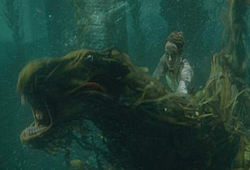 Được cho là xuất hiện dưới hình dạng một con ngựa tuyệt đẹp, hà bá Kelpie thường lôi cuốn những ai vô tình đi ngang qua bởi vẻ ngoài quyến rũ của nó. Bộ lông đen nhánh hoặc màu ngọc lục, kết hợp với mái bờm phủ đầy rong rêu và nước đọng, tạo nên một cảnh tượng đầy huyền bí. Tuy nhiên, điều khiến người ta khiếp sợ nhất chính là khả năng biến hóa và dối trá của con thủy quái này.