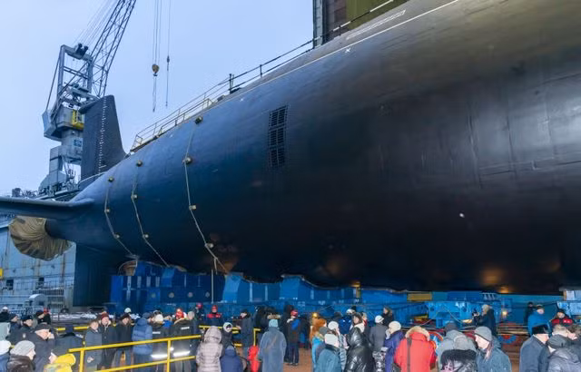 Nhà báo Anh Oli Smith nhấn mạnh rằng tàu ngầm hạt nhân đa nhiệm Arkhangelsk - một đại diện của lớp Yasen-M, với khả năng tàng hình và trang bị tên lửa siêu thanh, có thể gây nguy hiểm lớn cho các căn cứ quân sự của NATO, đoàn tàu hải quân và cơ sở hạ tầng ven biển.