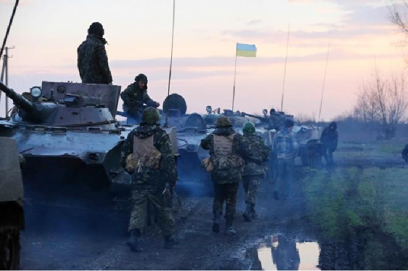 Hiện tại, hai đội quân Nga này đã tiến từ phía đông nam Pokrovsk về phía nam dọc theo đường cao tốc, đồng thời tiến hành một cuộc tấn công vòng vây về phía tây. Ảnh: TASS.