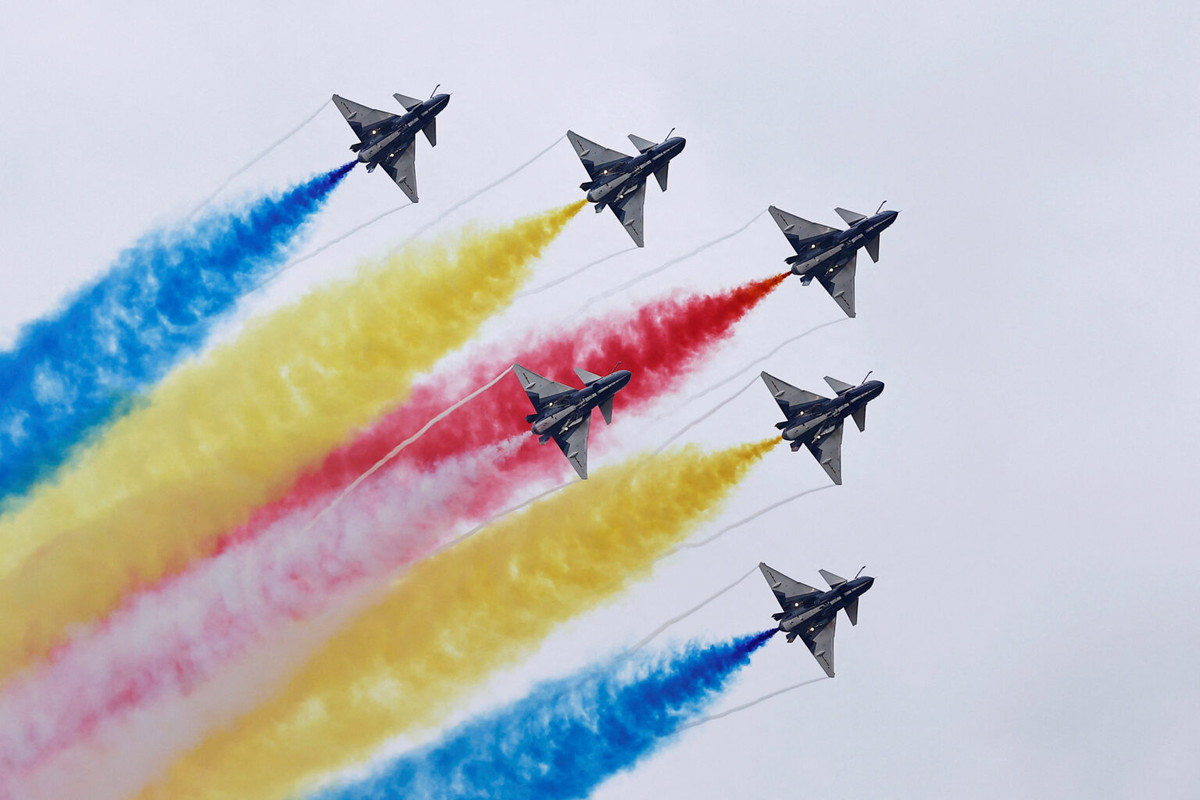 Dù Dự án Nam Thiên Môn có thể thực sự nghiên cứu một chiến đấu cơ thế hệ sáu, nhưng việc tiết lộ chi tiết quá sớm về chương trình này vẫn để lại nhiều nghi vấn. Vẫn còn phải xem liệu "Bạch Đế" có thật sự trở thành hiện thực hay chỉ là một phần của chiến dịch nhằm tạo ấn tượng về sức mạnh hàng không của Trung Quốc trong mắt công chúng và quốc tế. (Nguồn ảnh: The National Interest, South China Morning Post, Getty Images, X, Reuters).