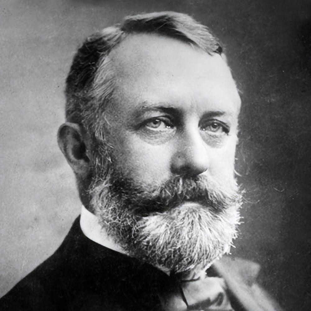 Người thứ ba là ông trùm thép Henry Clay Frick. Ông đã không lên tàu vì vợ bị bong gân và ông quyết định ở lại để chăm sóc bà.