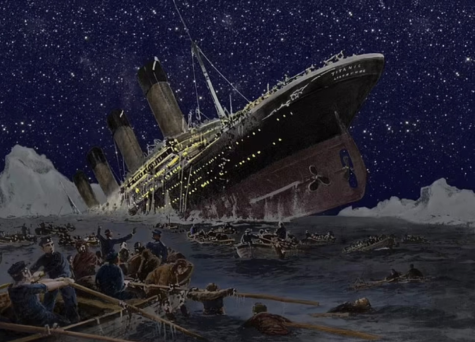 Con tàu được trang bị những tiện ích tiên tiến và thoải mái nhất thời đó, bao gồm nhà hàng, thư viện, phòng tập thể dục, bể bơi và phòng tắm kiểu Thổ Nhĩ Kỳ. Nội thất bên trong sử dụng những chất liệu cao cấp nhất như gỗ sồi, gỗ đào và đồng thau, tường treo những bức tranh và thảm trang trí tinh xảo, sàn được trải thảm dày.