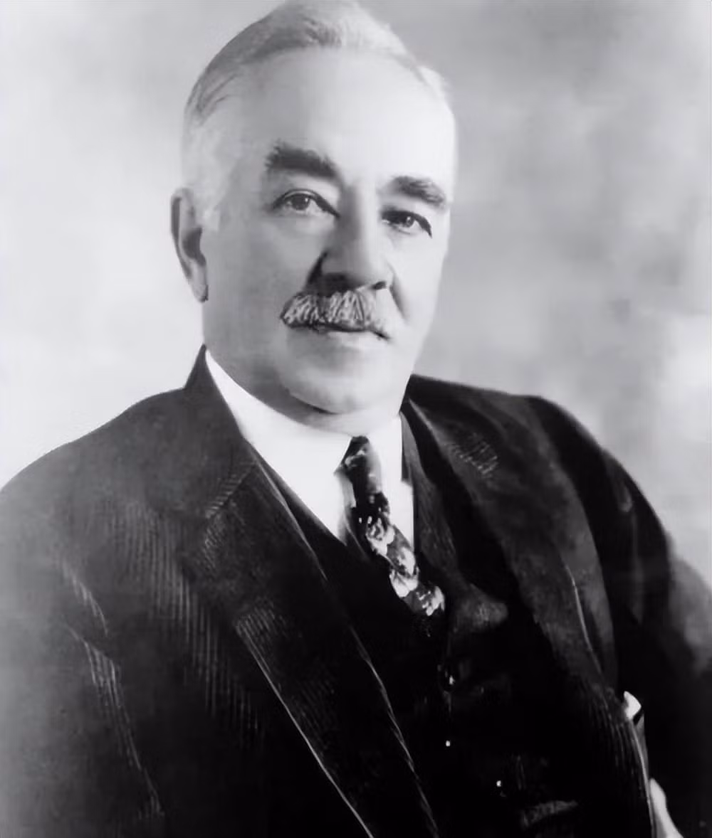 John Mott là một doanh nhân người Mỹ và từng đoạt giải Nobel Hòa bình. Khi được mời lên Titanic, ông đã từ chối vì một lý do cá nhân ngẫu nhiên.