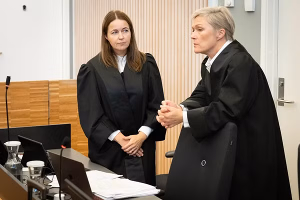 Tại tòa, Arne Bye tuyên bố rằng ông ghi lại quá trình khám bệnh vì lo sợ bị kiện tụng và nói rằng ông chưa bao giờ xem lại các video đó.